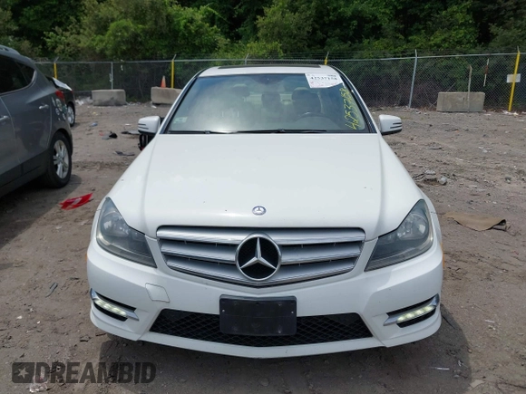 2013 Mercedes-Benz C 300 Sport с VIN WDDGF8AB1DA793939, выставлен на аукционе IAAI как лот 42537158 с пробегом 211 600 миль миль и . История ставок и продаж доступна на DreamBid. Изображение 12.