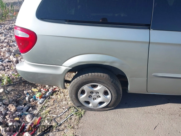 2003 Dodge Caravan SE with VIN 1D4GP24303B188329, listed as a IAAI auction lot 42532703 with 184,018 mi miles and . Bid and sale history available at DreamBid. Image 6.