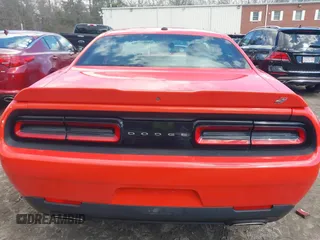 2019 Dodge Challenger SXT z VIN 2C3CDZGG8KH684646, wystawiony jako IAAI lot #41839611 z przebiegiem 113 962 mil mil oraz . Historia ofert i sprzedaży dostępna na DreamBid. Obrazek 16.
