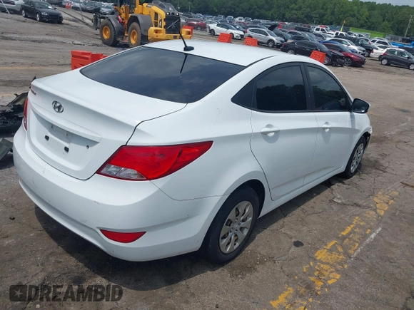 2016 Hyundai Accent SE z VIN KMHCT4AE6GU123161, wystawiony jako IAAI lot #39972957 z przebiegiem 133 416 mil mil oraz . Historia ofert i sprzedaży dostępna na DreamBid. Obrazek 4.