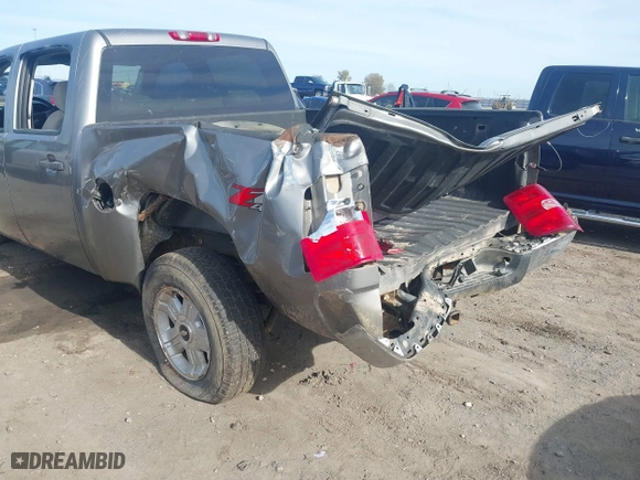 2007 Chevrolet Silverado 1500 LTZ with VIN 2GCEK13M071609477, listed as a IAAI auction lot 41042020 with 193,095 mi miles. Bid and sale history available at carsss.com. Image 6.
