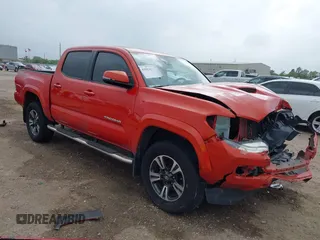 2018 Toyota Tacoma SR5 z VIN 3TMAZ5CN2JM076140, wystawiony jako IAAI lot #41913486 z przebiegiem 142 212 mil mil oraz . Historia ofert i sprzedaży dostępna na DreamBid. Obrazek 1.