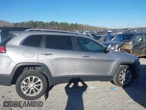 2019 Jeep Cherokee Latitude with VIN 1C4PJLCX6KD285305, listed as a IAAI auction lot 41670351 with 20,343 mi miles and . Bid and sale history available at DreamBid. Image 13.