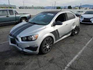 2012 Chevrolet Sonic LT z VIN 1G1JD5SB5C4180537, wystawiony jako Copart lot #86329704 z przebiegiem 134 506 mil mil oraz Szkoda całkowita • Salvage title. Historia ofert i sprzedaży dostępna na DreamBid. Obrazek 1.