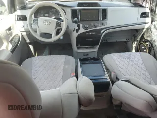 2012 Toyota Sienna LE AAS z VIN 5TDKK3DC7CS238373, wystawiony jako Copart lot #61186245 z przebiegiem 200 950 mil mil oraz Szkoda całkowita • Salvage title. Historia ofert i sprzedaży dostępna na DreamBid. Obrazek 8.