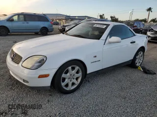 2000 Mercedes-Benz SLK-Class Kompressor with VIN WDBKK47F8YF169677, listed as a Copart auction lot 88743035 with 141,680 mi miles and Salvage Title. Bid and sale history available at carsss.com. Image 1.