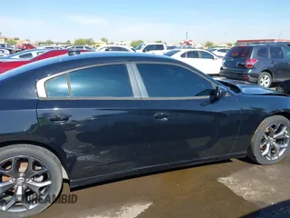 2015 Dodge Charger SXT z VIN 2C3CDXHG5FH784907, wystawiony jako IAAI lot #42322979 z przebiegiem 73 485 mil mil oraz . Historia ofert i sprzedaży dostępna na DreamBid. Obrazek 13.