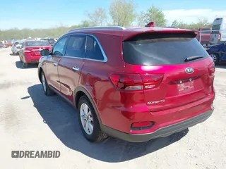 2019 Kia Sorento LX z VIN 5XYPG4A50KG470876, wystawiony jako IAAI lot #42156680 z przebiegiem 133 683 mil mil oraz . Historia ofert i sprzedaży dostępna na DreamBid. Obrazek 3.