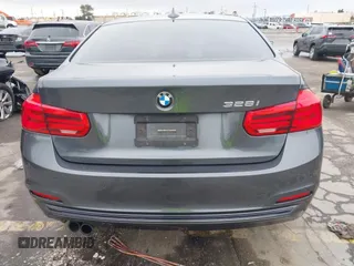 2016 BMW 3 Series 328i z VIN WBA8E9G53GNT85817, wystawiony jako IAAI lot #41765637 z przebiegiem 130 719 mil mil oraz . Historia ofert i sprzedaży dostępna na DreamBid. Obrazek 16.