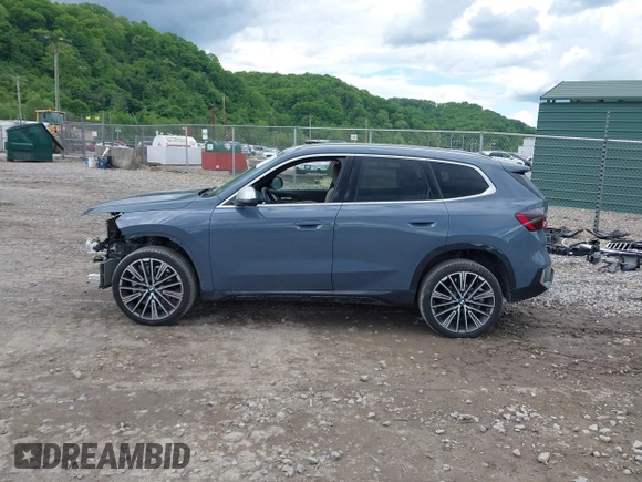 2023 BMW X1 xDrive28i z VIN WBX73EF06P5W75006, wystawiony jako IAAI lot #42235317 z przebiegiem 22 890 mil mil oraz . Historia ofert i sprzedaży dostępna na DreamBid. Obrazek 15.