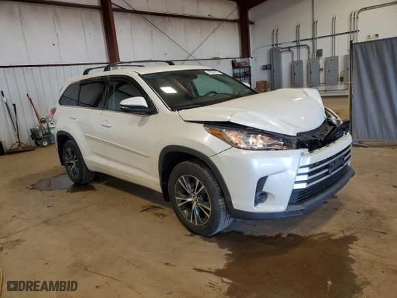 2018 Toyota Highlander LE with VIN 5TDBZRFH8JS880332, listed as a Copart auction lot 49766135 with 106,826 mi miles and Salvage Title. Bid and sale history available at carsss.com. Image 4.