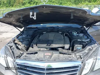 2012 Mercedes-Benz E 350 Luxury z VIN WDDHF5KB5CA629139, wystawiony jako IAAI lot #42360346 z przebiegiem 142 949 mil mil oraz . Historia ofert i sprzedaży dostępna na DreamBid. Obrazek 10.