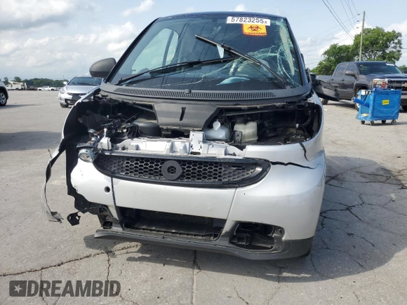 2015 Smart fortwo Passion z VIN WMEEJ3BA8FK811537, wystawiony jako Copart lot #57823255 z przebiegiem Nie podano mil oraz Szkoda całkowita • Salvage title. Historia ofert i sprzedaży dostępna na DreamBid. Obrazek 5.
