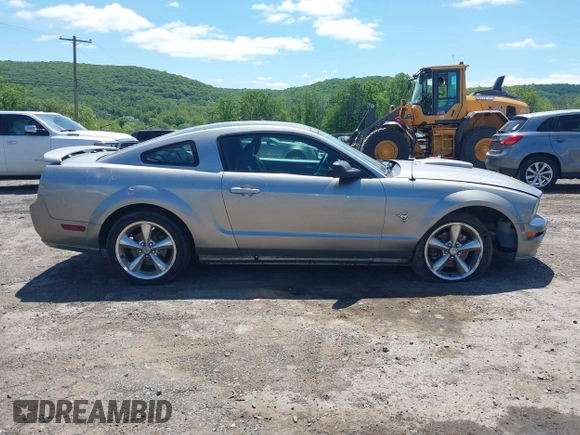 2009 Ford Mustang GT z VIN 1ZVHT82H295123520, wystawiony jako IAAI lot #42313485 z przebiegiem 153 069 mil mil oraz . Historia ofert i sprzedaży dostępna na DreamBid. Obrazek 14.