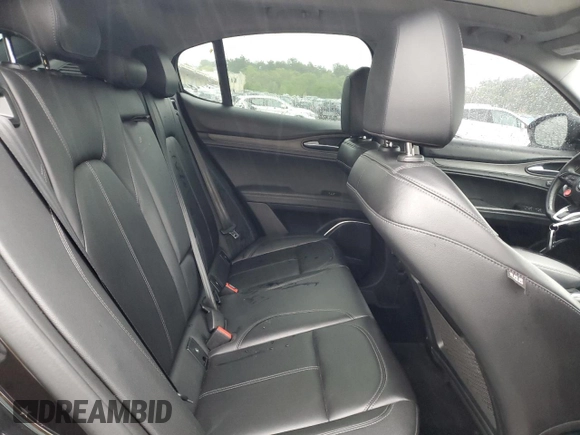 2020 Alfa Romeo Stelvio Ti z VIN ZASPAKBN9L7C94128, wystawiony jako Copart lot #56129775 z przebiegiem 54 042 mil mil oraz Szkody całkowita. Historia ofert i sprzedaży dostępna na DreamBid. Obrazek 11.