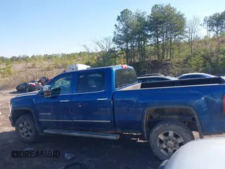 2016 GMC Sierra 2500HD SLT z VIN 1GT12TEG6GF277183, wystawiony jako IAAI lot #41882240 z przebiegiem 274 949 mil mil oraz . Historia ofert i sprzedaży dostępna na DreamBid. Obrazek 14.