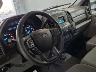 2017 Ford F-250 XL z VIN 1FD7X2A63HEF23418, wystawiony jako IAAI lot #42610484 z przebiegiem 271 149 mil mil oraz . Historia ofert i sprzedaży dostępna na DreamBid. Obrazek 47.