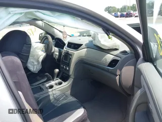2014 Chevrolet Traverse LS z VIN 1GNKVFED1EJ334488, wystawiony jako IAAI lot #42199428 z przebiegiem Nie podano mil oraz . Historia ofert i sprzedaży dostępna na DreamBid. Obrazek 5.