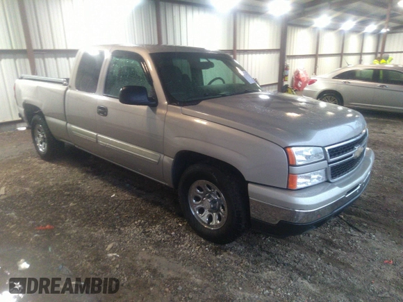 2006 Chevrolet Silverado 1500 LT1 with VIN 1GCEC19V56Z142057, listed as a IAAI auction lot 41752031 with 82,607 mi miles. Bid and sale history available at carsss.com. Image 1.