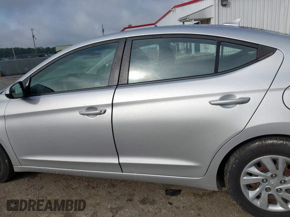 2017 Hyundai Elantra SE z VIN 5NPD74LF5HH171006, wystawiony jako IAAI lot #42268343 z przebiegiem 83 303 mil mil oraz . Historia ofert i sprzedaży dostępna na DreamBid. Obrazek 14.