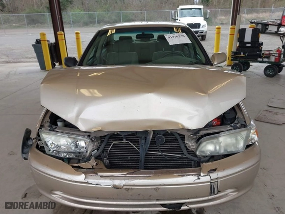 2001 Toyota Camry CE with VIN JT2BG22KX10605894, listed as a IAAI auction lot 41910238 with 203,338 mi miles. Bid and sale history available at carsss.com. Image 12.