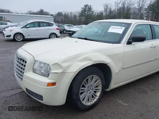 2009 Chrysler 300 LX z VIN 2C3KA43D19H619697, wystawiony jako IAAI lot #41953939 z przebiegiem 146 688 mil mil oraz . Historia ofert i sprzedaży dostępna na DreamBid. Obrazek 6.