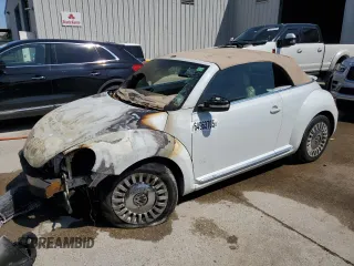 2015 Volkswagen Beetle 1.8T с VIN 3VW507AT1FM800266, выставлен на аукционе Copart как лот 64963705 с пробегом Не указан миль и Списание • Salvage title. История ставок и продаж доступна на DreamBid. Изображение 1.