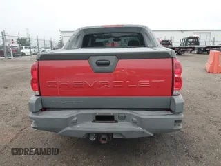 2002 Chevrolet Avalanche z VIN 3GNEC13T02G159096, wystawiony jako IAAI lot #42311525 z przebiegiem 250 924 mil mil oraz . Historia ofert i sprzedaży dostępna na DreamBid. Obrazek 16.