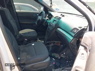 2017 Ford Police Interceptor Utility z VIN 1FM5K8ARXHGB40700, wystawiony jako IAAI lot #42264375 z przebiegiem Nie podano mil oraz . Historia ofert i sprzedaży dostępna na DreamBid. Obrazek 5.