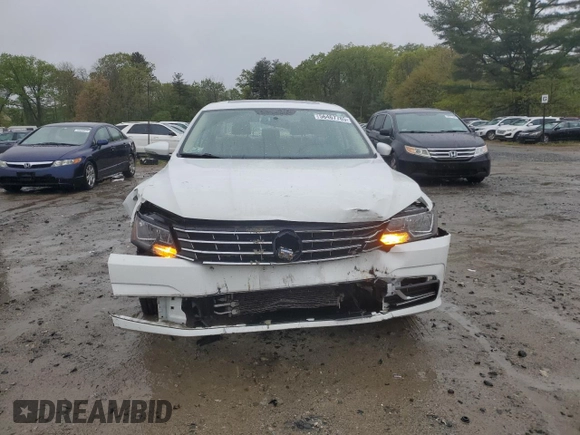 2017 Volkswagen Passat SE z VIN 1VWBT7A34HC039974, wystawiony jako Copart lot #56467785 z przebiegiem 104 996 mil mil oraz Szkoda całkowita • Salvage title. Historia ofert i sprzedaży dostępna na DreamBid. Obrazek 5.