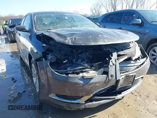 2015 Chrysler 200 Limited z VIN 1C3CCCAB8FN546311, wystawiony jako IAAI lot #41650228 z przebiegiem 116 608 mil mil oraz . Historia ofert i sprzedaży dostępna na DreamBid. Obrazek 1.