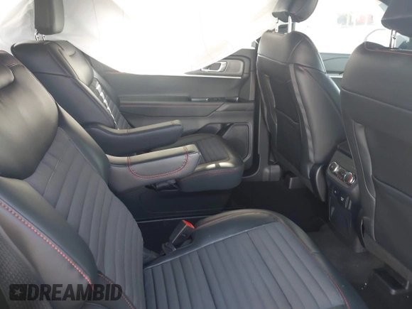 2025 Ford Explorer ST-Line z VIN 1FMUK8KH7SGA60005, wystawiony jako IAAI lot #42098791 z przebiegiem 1 830 mil mil oraz . Historia ofert i sprzedaży dostępna na DreamBid. Obrazek 8.