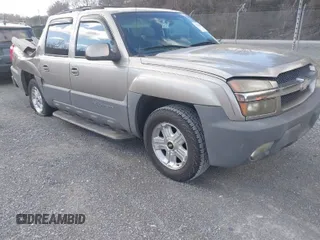 2002 Chevrolet Avalanche with VIN 3GNEC13T32G233272, listed as a IAAI auction lot 41820763 with 216,288 mi miles. Bid and sale history available at carsss.com. Image 1.