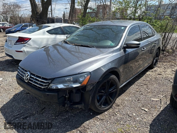 2015 Volkswagen Passat SE z VIN 1VWBV7A38FC025826, wystawiony jako IAAI lot #42108113 z przebiegiem 139 459 mil mil oraz . Historia ofert i sprzedaży dostępna na DreamBid. Obrazek 2.