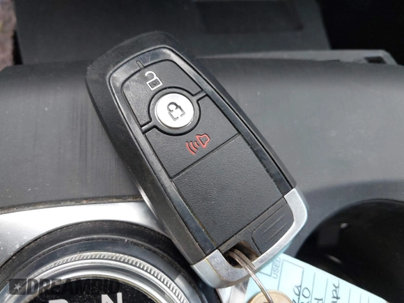 2020 Ford Escape SE z VIN 1FMCU0G68LUB44710, wystawiony jako IAAI lot #42545274 z przebiegiem Nie podano mil oraz . Historia ofert i sprzedaży dostępna na DreamBid. Obrazek 11.