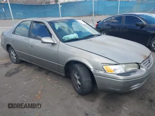 1997 Toyota Camry LE z VIN JT2BG22K0V0077658, wystawiony jako IAAI lot #41392958 z przebiegiem 150 607 mil mil oraz . Historia ofert i sprzedaży dostępna na DreamBid. Obrazek 1.