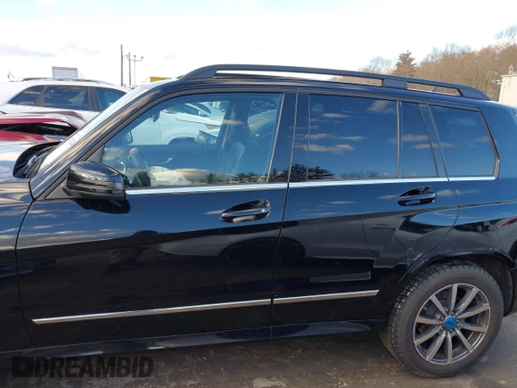 2015 Mercedes-Benz GLK with VIN WDCGG8JB2FG424783, listed as a IAAI auction lot 41752844 with 110,075 mi miles. Bid and sale history available at carsss.com. Image 15.