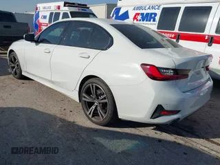 2022 BMW 3 Series 330i z VIN 3MW5R1J01N8C72194, wystawiony jako IAAI lot #41833596 z przebiegiem 24 296 mil mil oraz . Historia ofert i sprzedaży dostępna na DreamBid. Obrazek 3.
