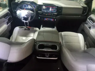 2024 GMC Sierra 3500HD SLT z VIN 1GT49UEY5RF126720, wystawiony jako Copart lot #80645694 z przebiegiem 35 573 mil mil oraz Szkoda całkowita • Salvage title. Historia ofert i sprzedaży dostępna na DreamBid. Obrazek 8.