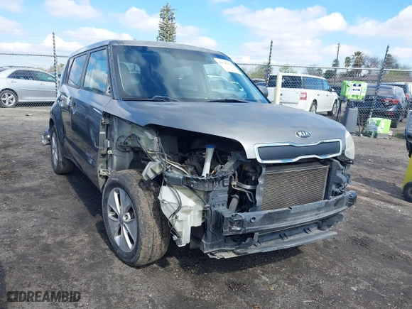 2015 Kia Soul with VIN KNDJN2A2XF7169413, listed as a IAAI auction lot 41749116 with 143,769 mi miles. Bid and sale history available at carsss.com. Image 1.