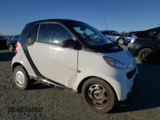 2011 Smart fortwo Pure z VIN WMEEJ3BA4BK473760, wystawiony jako Copart lot #78081344 z przebiegiem 75 966 mil mil oraz Szkoda całkowita • Salvage title. Historia ofert i sprzedaży dostępna na DreamBid. Obrazek 4.