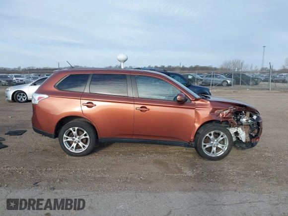 2014 Mitsubishi Outlander SE z VIN JA4AZ3A31EZ008884, wystawiony jako IAAI lot #41825440 z przebiegiem 171 232 mil mil oraz . Historia ofert i sprzedaży dostępna na DreamBid. Obrazek 13.