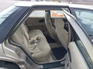 1997 Oldsmobile Cutlass Supreme S z VIN 1G3WH52M4VF303898, wystawiony jako IAAI lot #41853372 z przebiegiem 125 239 mil mil oraz . Historia ofert i sprzedaży dostępna na DreamBid. Obrazek 8.