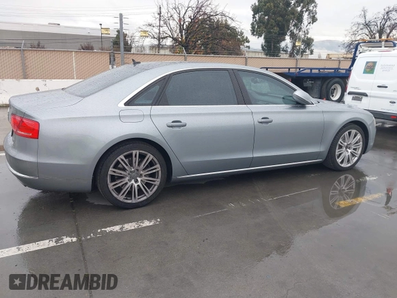 2012 Audi A8 z VIN WAURVAFD5CN008320, wystawiony jako IAAI lot #41508237 z przebiegiem 183 398 mil mil oraz . Historia ofert i sprzedaży dostępna na DreamBid. Obrazek 4.