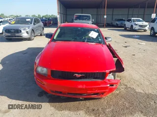 2007 Ford Mustang Deluxe z VIN 1ZVFT80N875370716, wystawiony jako IAAI lot #42006779 z przebiegiem 149 895 mil mil oraz . Historia ofert i sprzedaży dostępna na DreamBid. Obrazek 12.