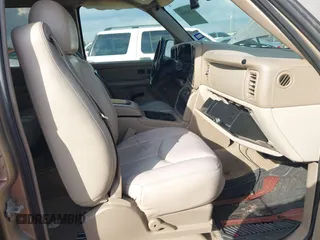 2005 GMC Yukon XL SLT with VIN 1GKEC16Z55J212696, listed as a IAAI auction lot 41503016 with 267,101 mi miles. Bid and sale history available at carsss.com. Image 5.