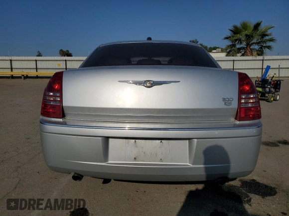2006 Chrysler 300 C with VIN 2C3KA63H86H353248, listed as a Copart auction lot 52262875 with 138,281 mi miles and Salvage Title. Bid and sale history available at carsss.com. Image 6.