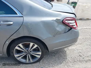 2015 Mercedes-Benz S-Class S 550 with VIN WDDUG8FB3FA142954, listed as a IAAI auction lot 39795621 with 111,415 mi miles. Bid and sale history available at carsss.com. Image 18.