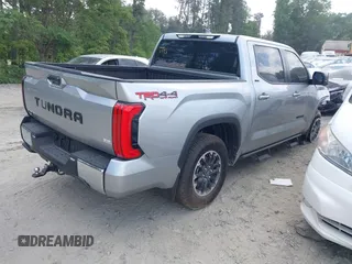 2025 Toyota Tundra SR z VIN 5TFLA5DB9SX243982, wystawiony jako IAAI lot #42139822 z przebiegiem 9198 mil mil oraz . Historia ofert i sprzedaży dostępna na DreamBid. Obrazek 4.