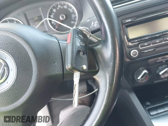2013 Volkswagen Jetta SE с VIN 3VWDP7AJ7DM405611, выставлен на аукционе IAAI как лот 42189567 с пробегом 184 654 миль миль и . История ставок и продаж доступна на DreamBid. Изображение 11.